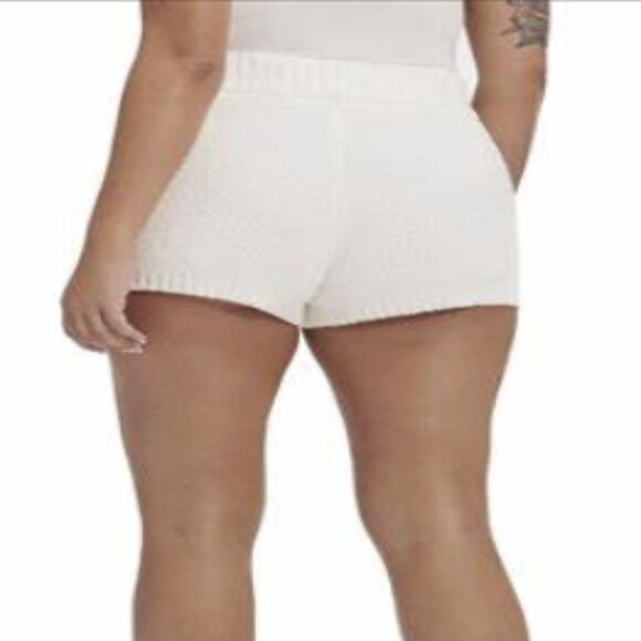 UGG Finola Short - Women's Short in Cream Size XSmall NEW - Picture 2 of 2